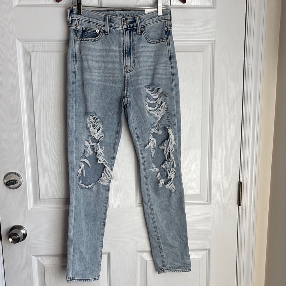 NEW NWT AMERICAN EAGLE MOM JEANS Blown out blue size 00 Standard distressed